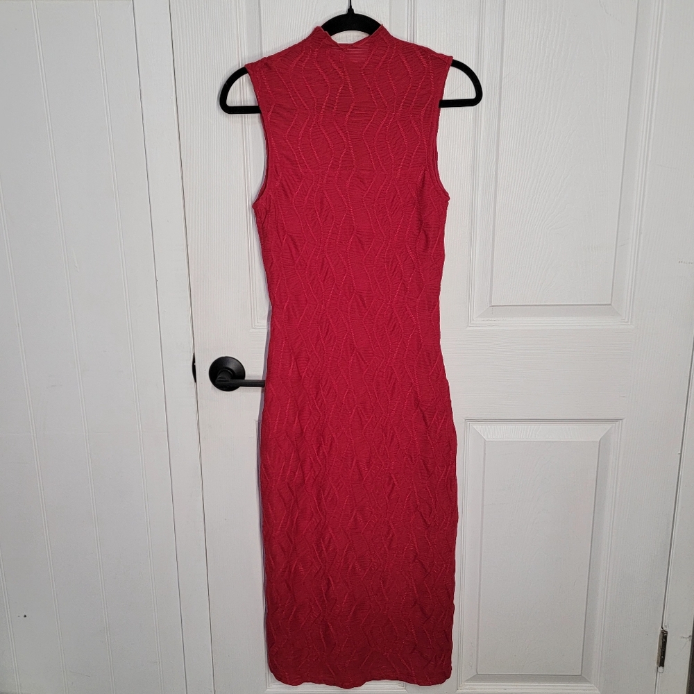 House Of Harlow 1960 Elegant Red Sleeveless Dress